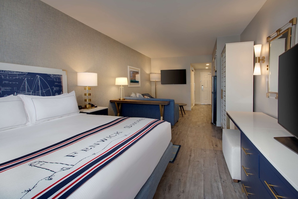 Coastal, Junior Suite, King Bed, Sunset View, Kitchen