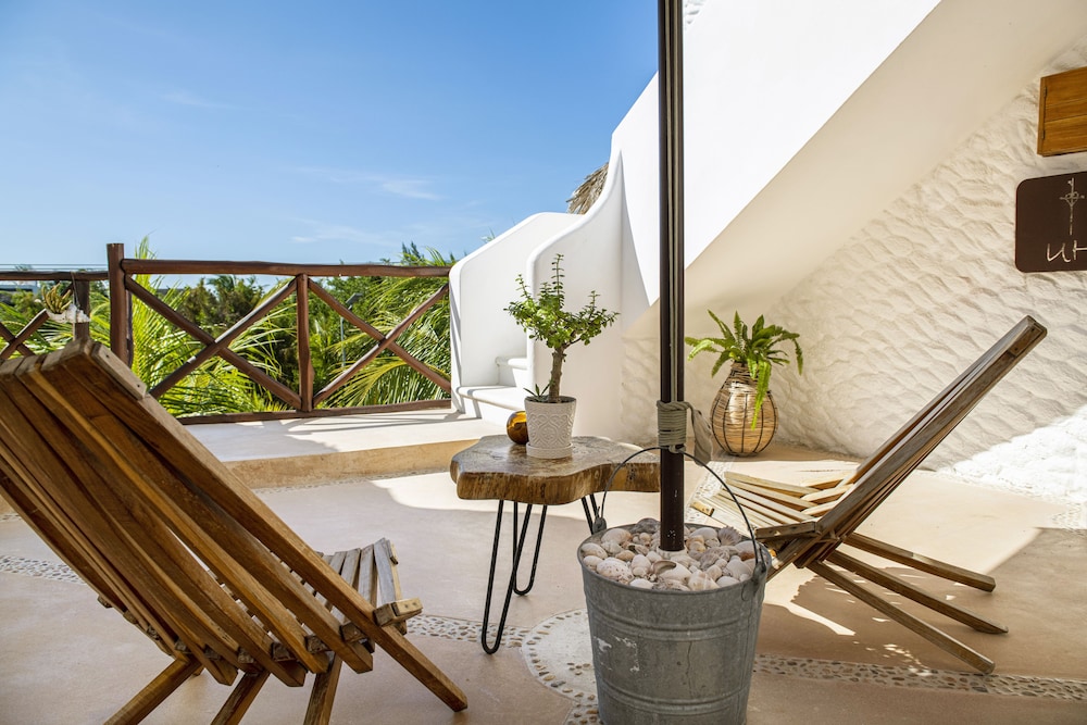 Carita Hotel & Residence 25/50