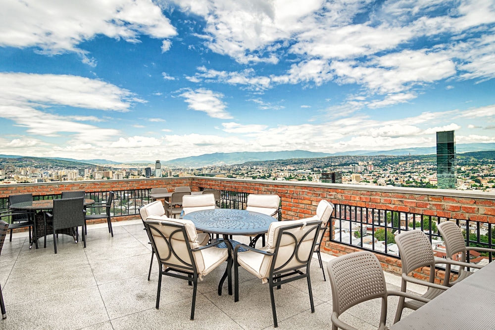 The Terrace Boutique Hotel 38/43