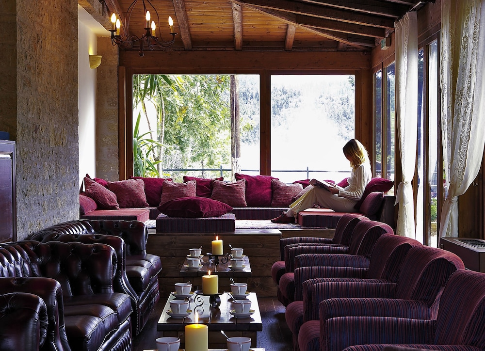 Country Club Hotel & Suites 47/75
