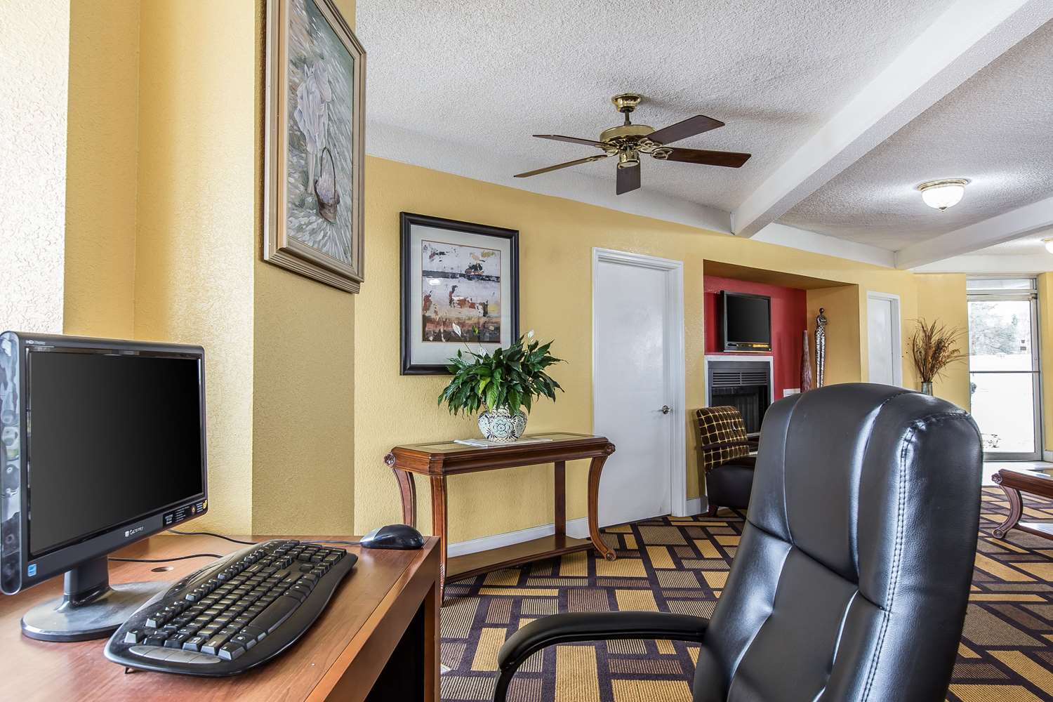 Econo Lodge Byron near Historic District - Warner Robins 11/12