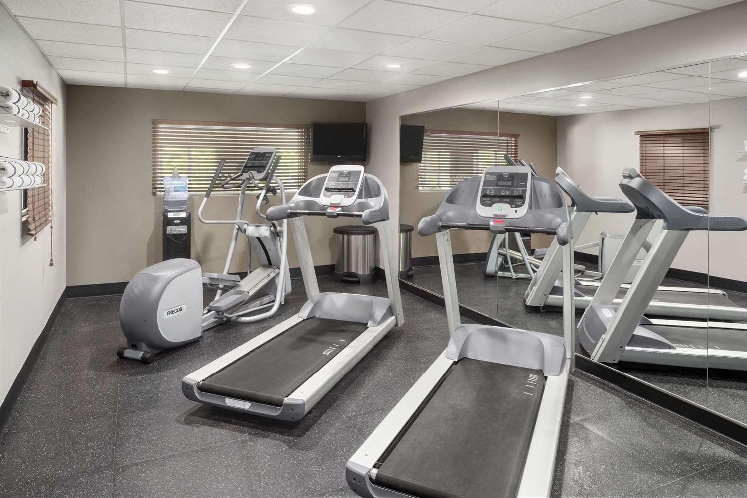 Country Inn & Suites by Radisson Louisville South KY 5/17