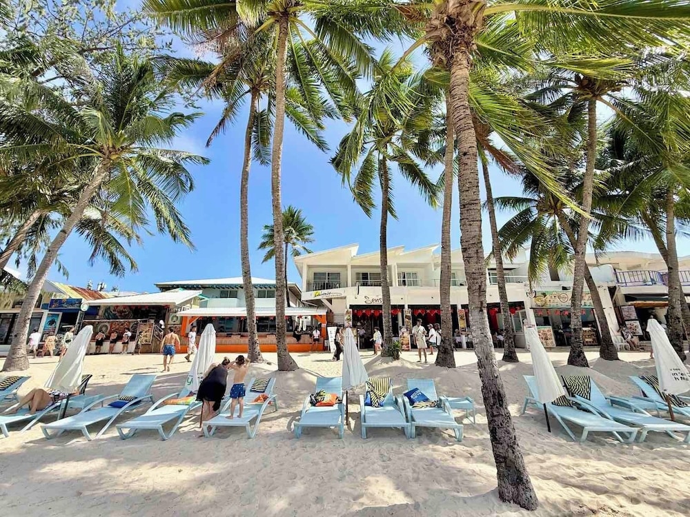 Calypso Beach Dive Resort 68/76