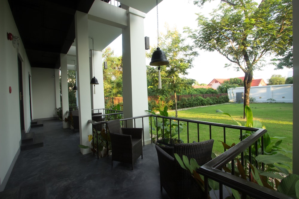 Jamadevi Hotel 83/91