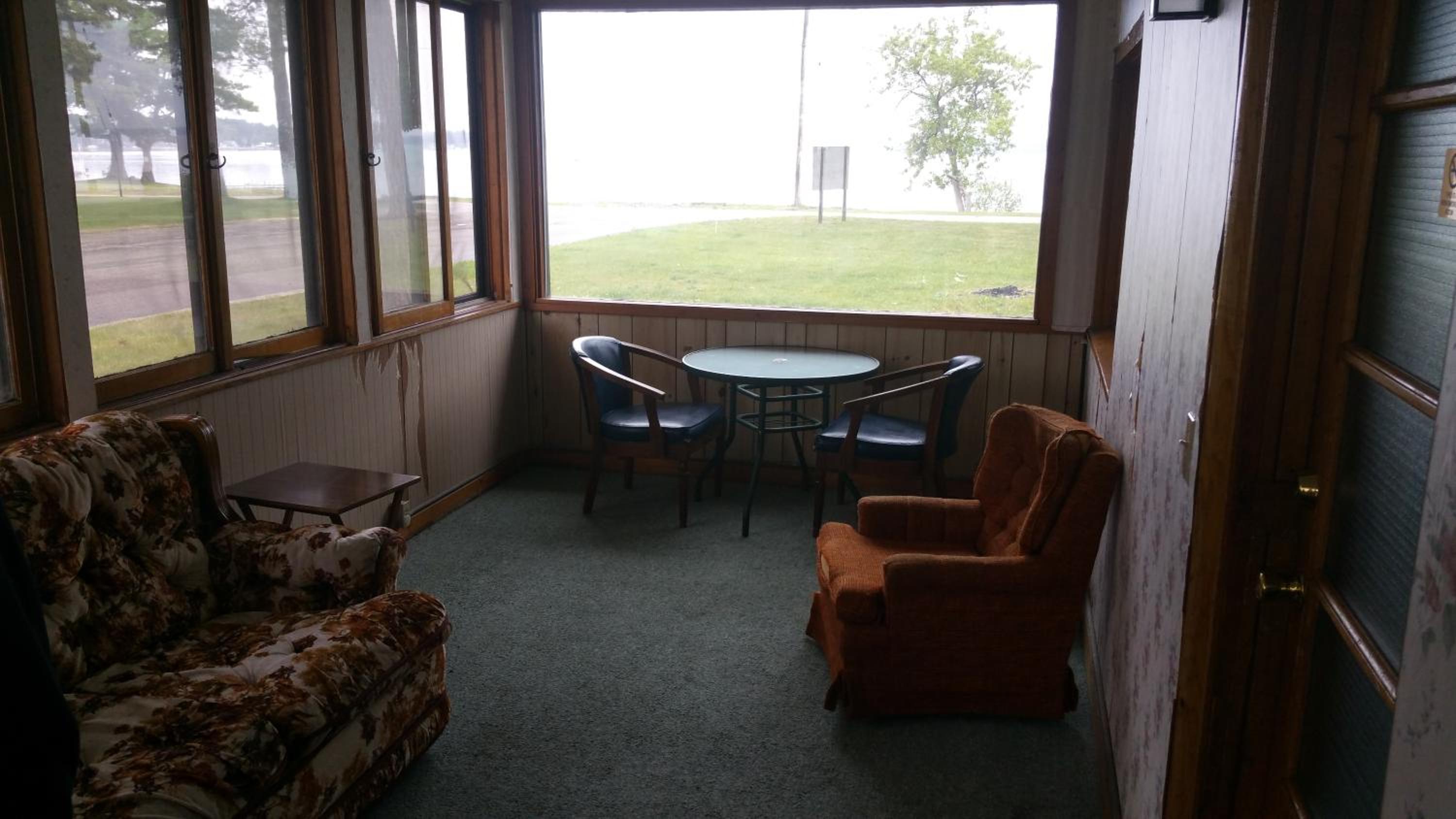 Sun 'n Snow Motel 30/50