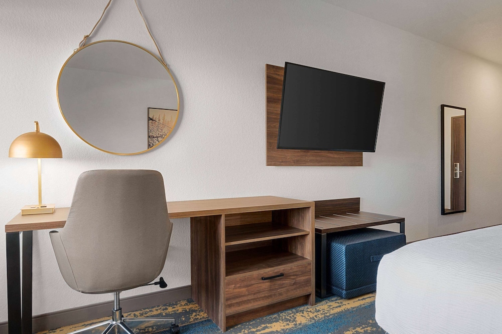 La Quinta Inn & Suites by Wyndham Denver Parker 37/50
