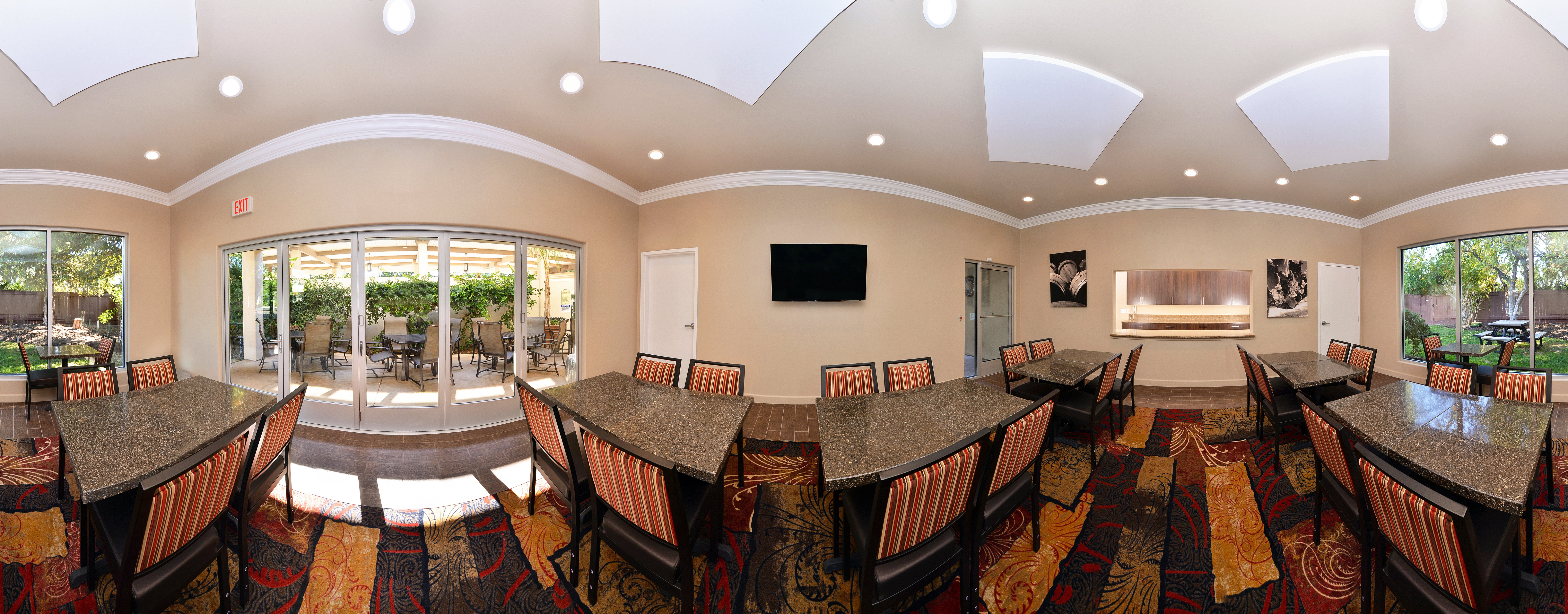 Best Western Plus Black Oak 50/76