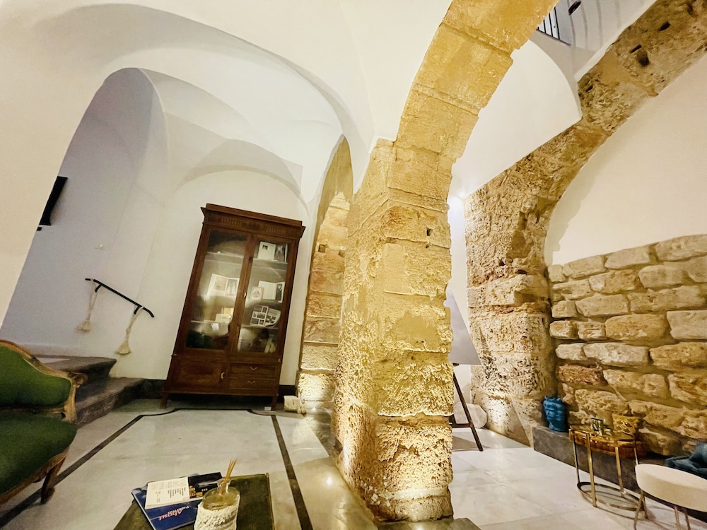 Palazzo Del Poeta 24/50