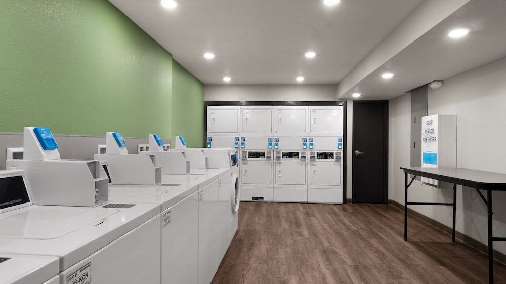 WoodSpring Suites Greeley 21/26