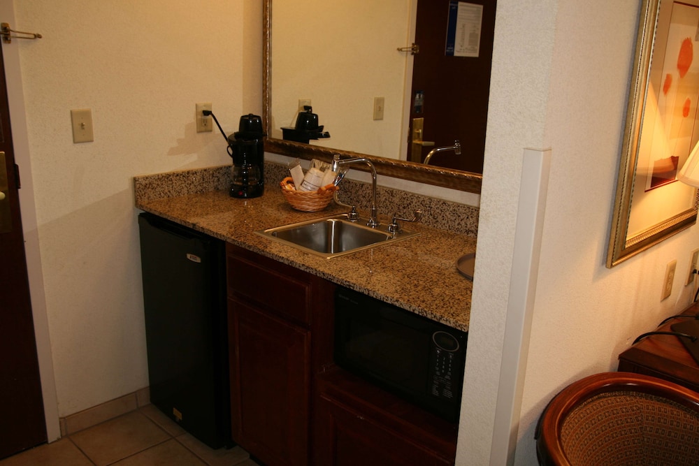 Hampton Inn Suites San Marcos 38/44