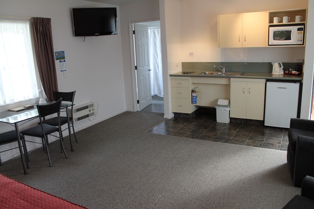 Riverview Motel 46/56
