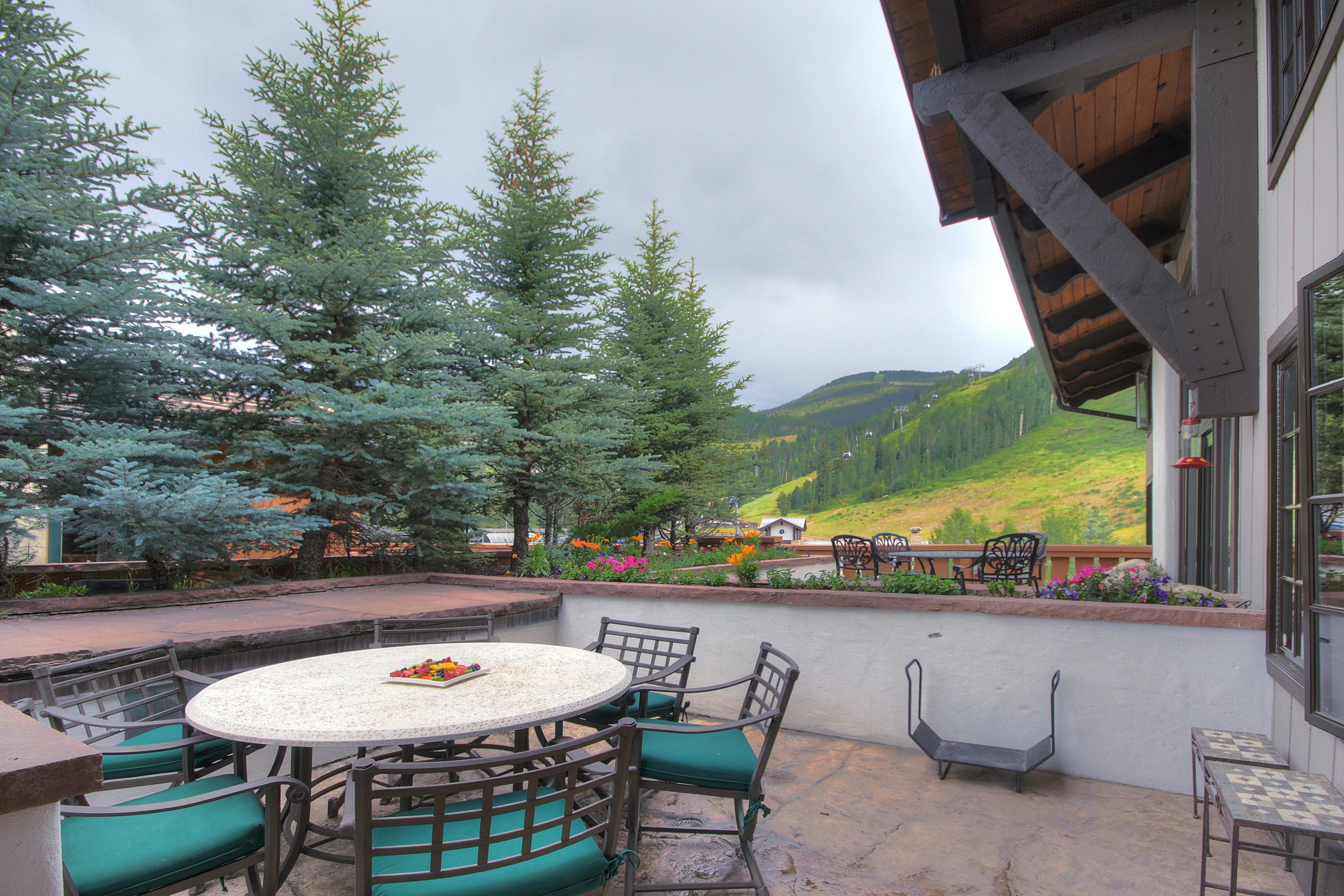 Lodge at Vail Rock Resorts 65/81
