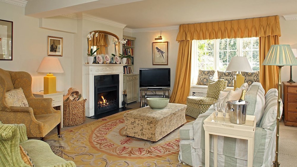 Goodwood Cottage 12/23