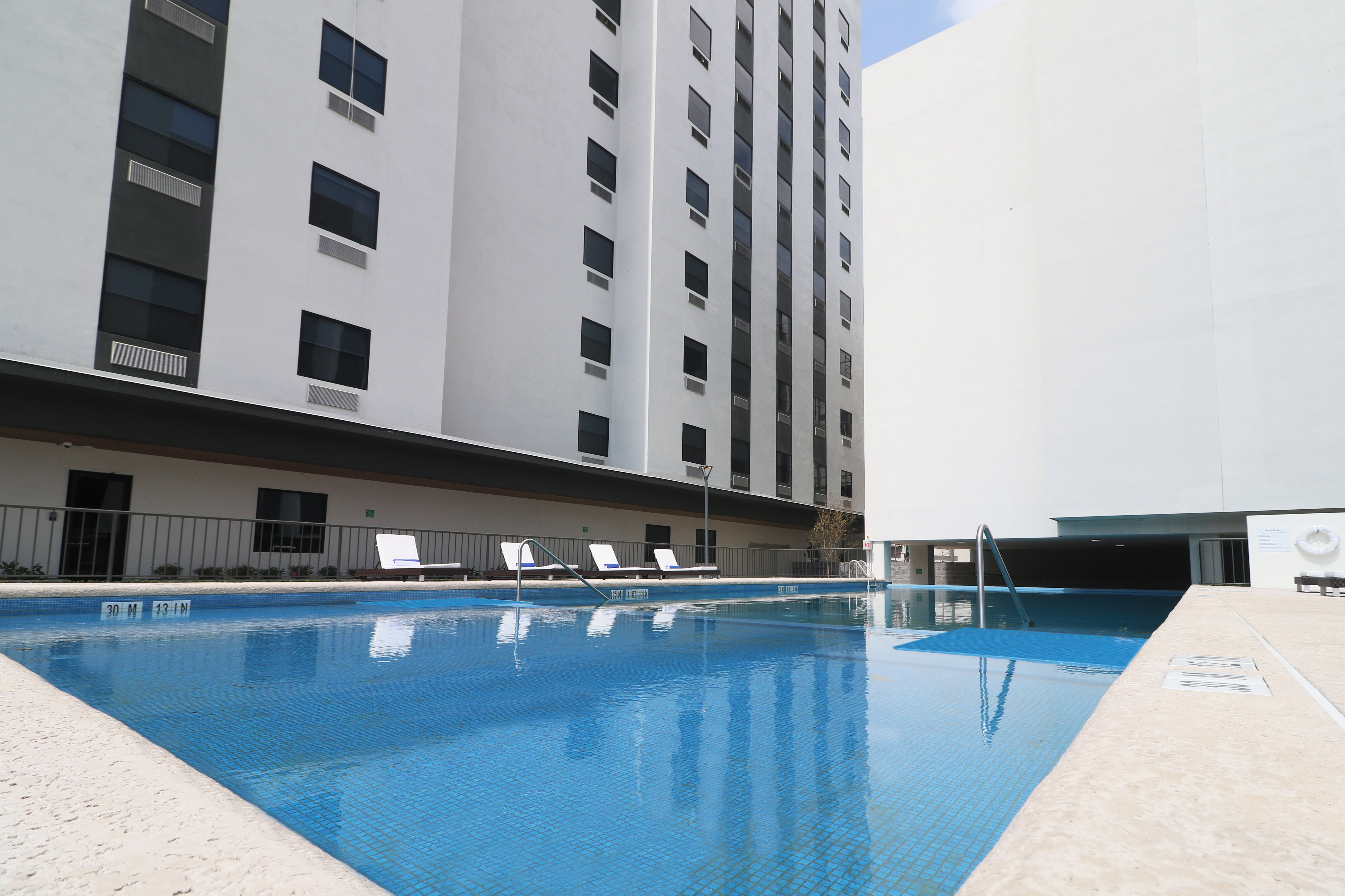 Holiday Inn And Suites Monterrey Apodaca Zona Airport 77/77