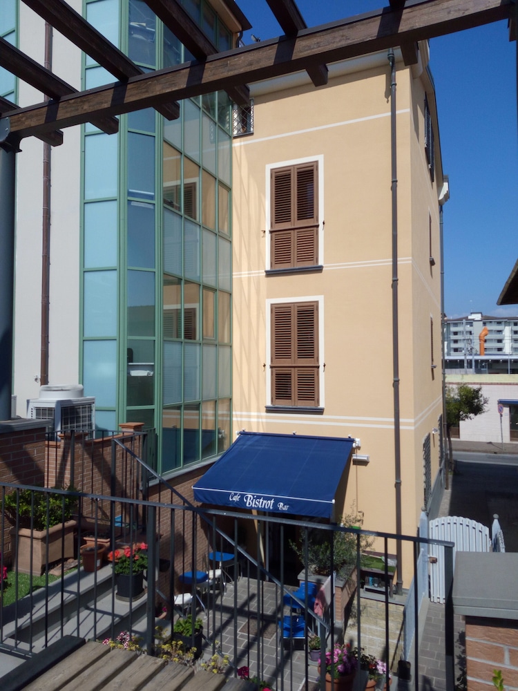 Hotel Rosignano 24/27