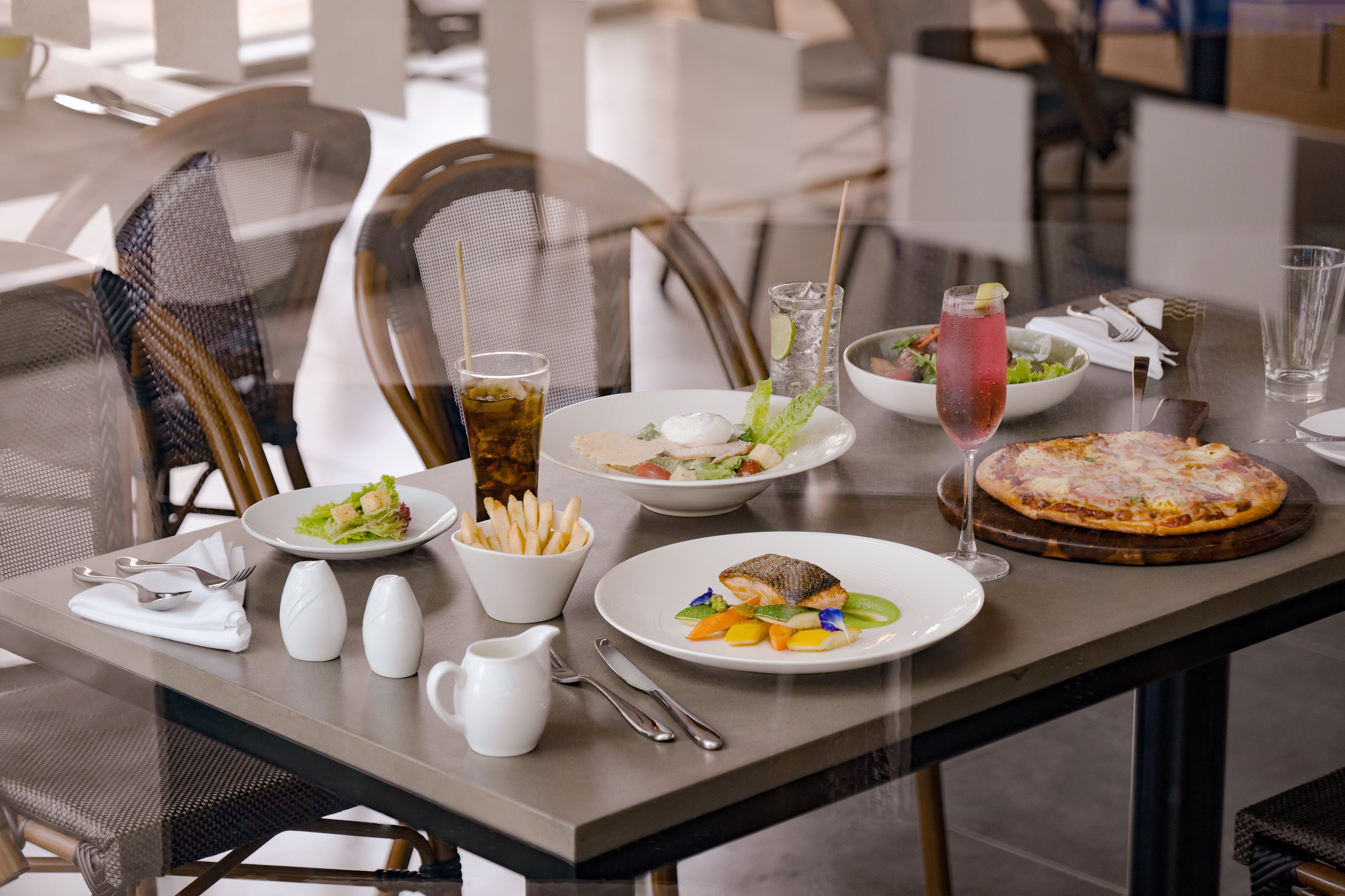 Holiday Inn & Suites Saigon Airport 30/50