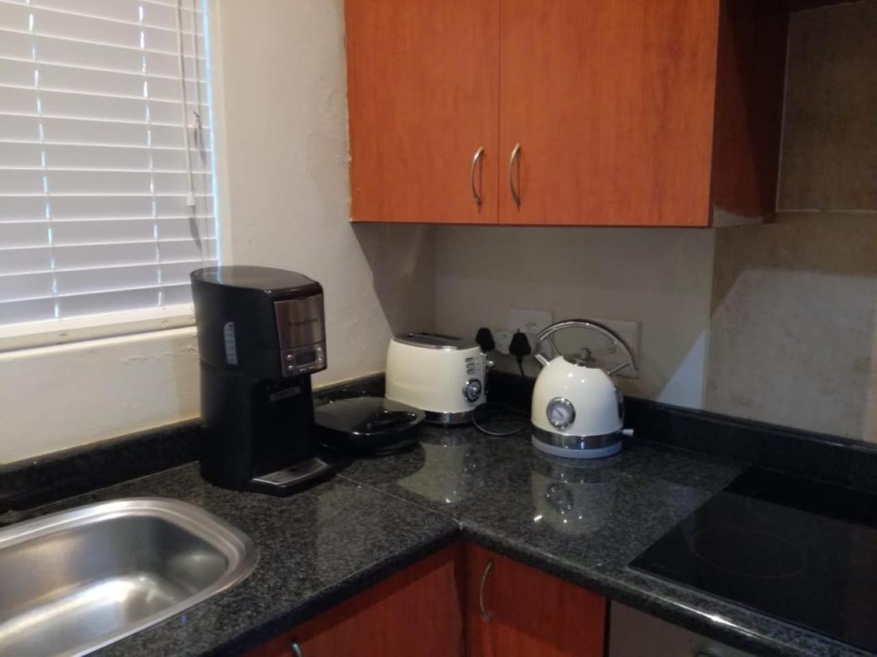 Modern Executive Unit 48/50