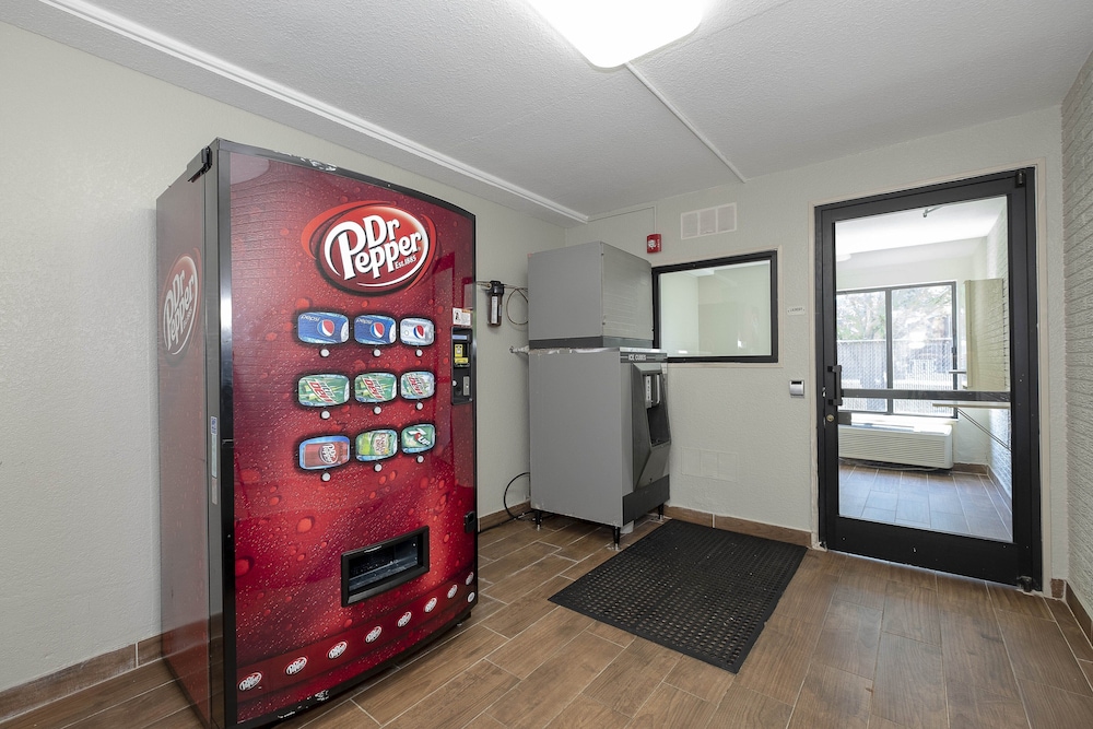 Red Roof Inn Roanoke Rapids 24/31