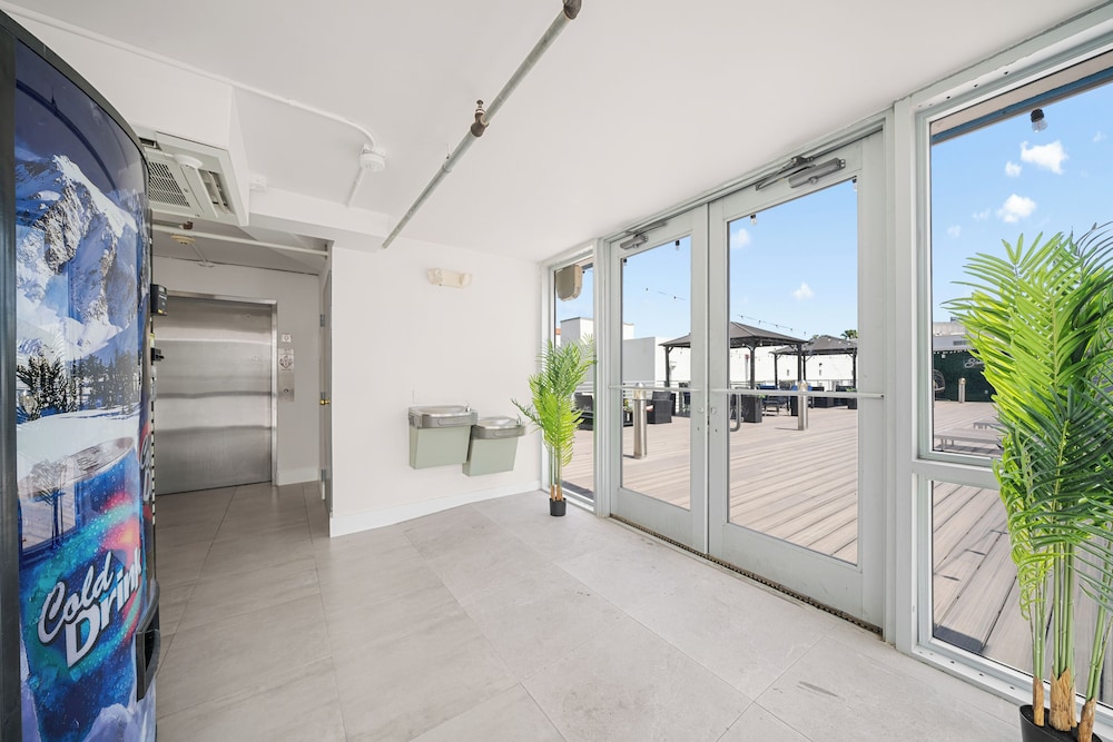 Samantha Apartments by Lowkl 32/46