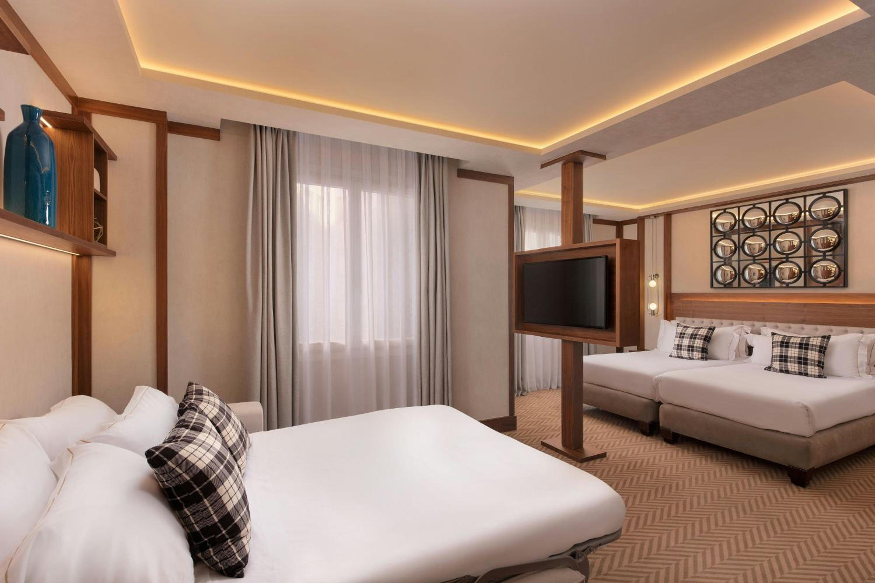 Vintage, Guest Room, Twin Beds