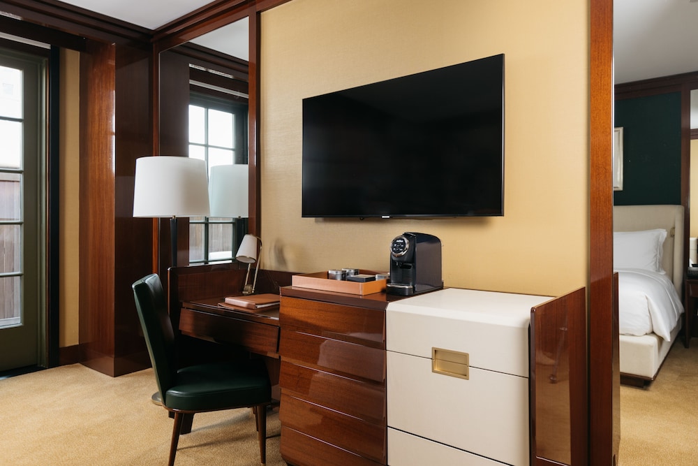 جناح جونيور بسرير كينج بإطلالة على المدينة، Casa Cipriani New York 10/10