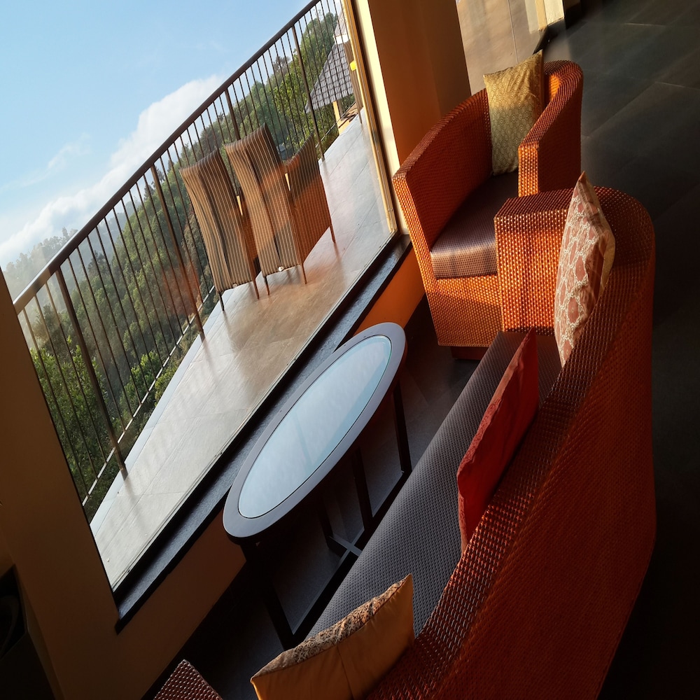 POETREE SAROVAR PORTICO 44/74
