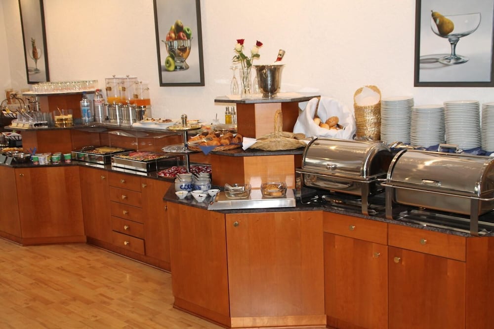 HOTEL RIESENJunior by Trip Inn 22/33