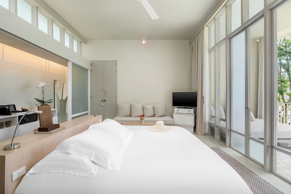 DELUXE, BALCONY