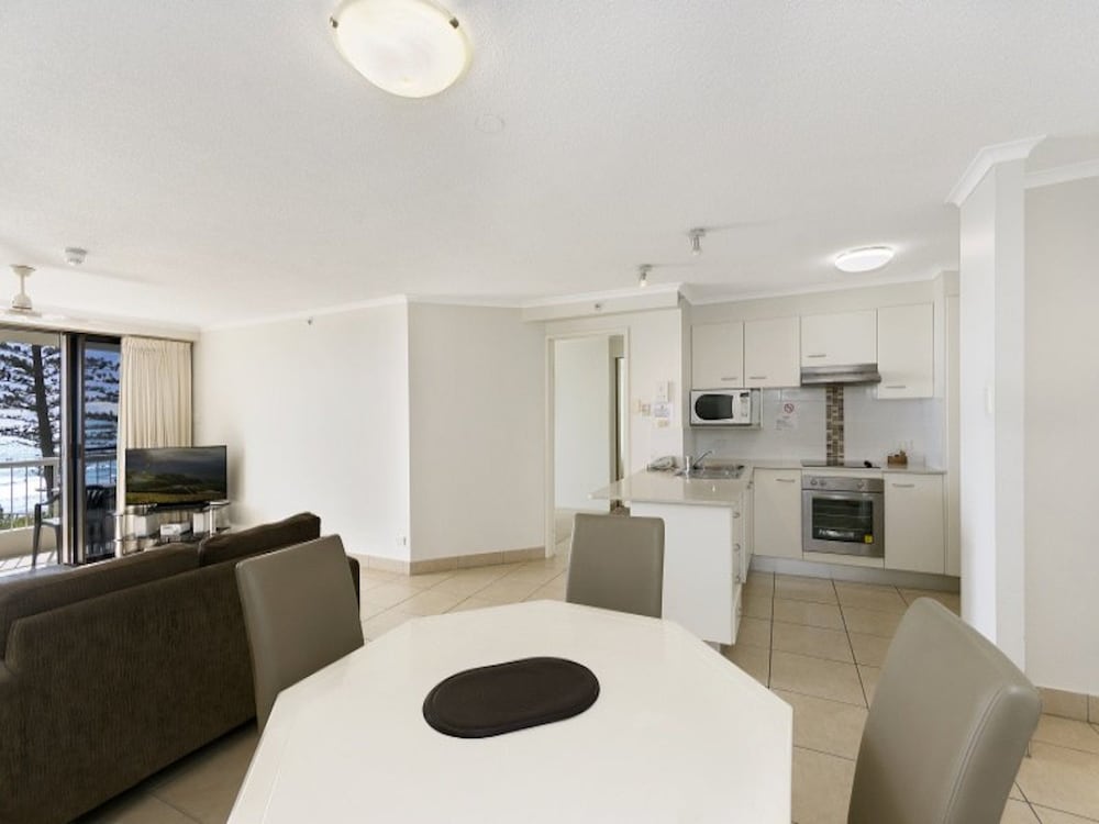Coolum Caprice 56/76