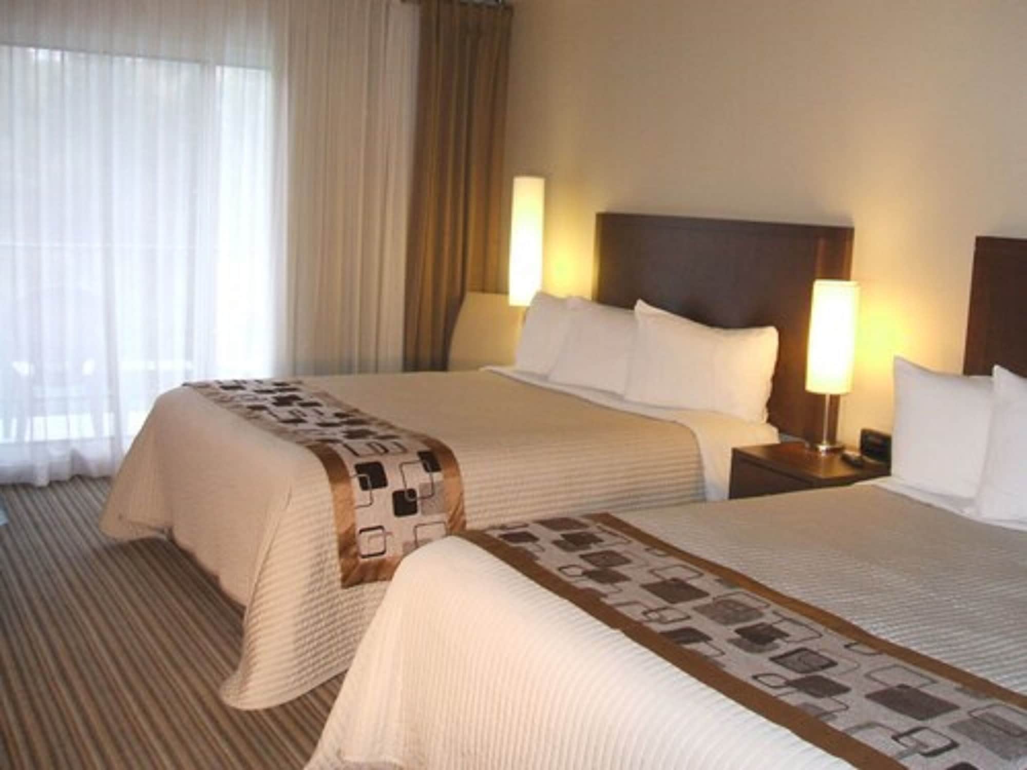 Classic, Single, 2 Queen Beds, Jetted Tub, Balcony, Bathtub