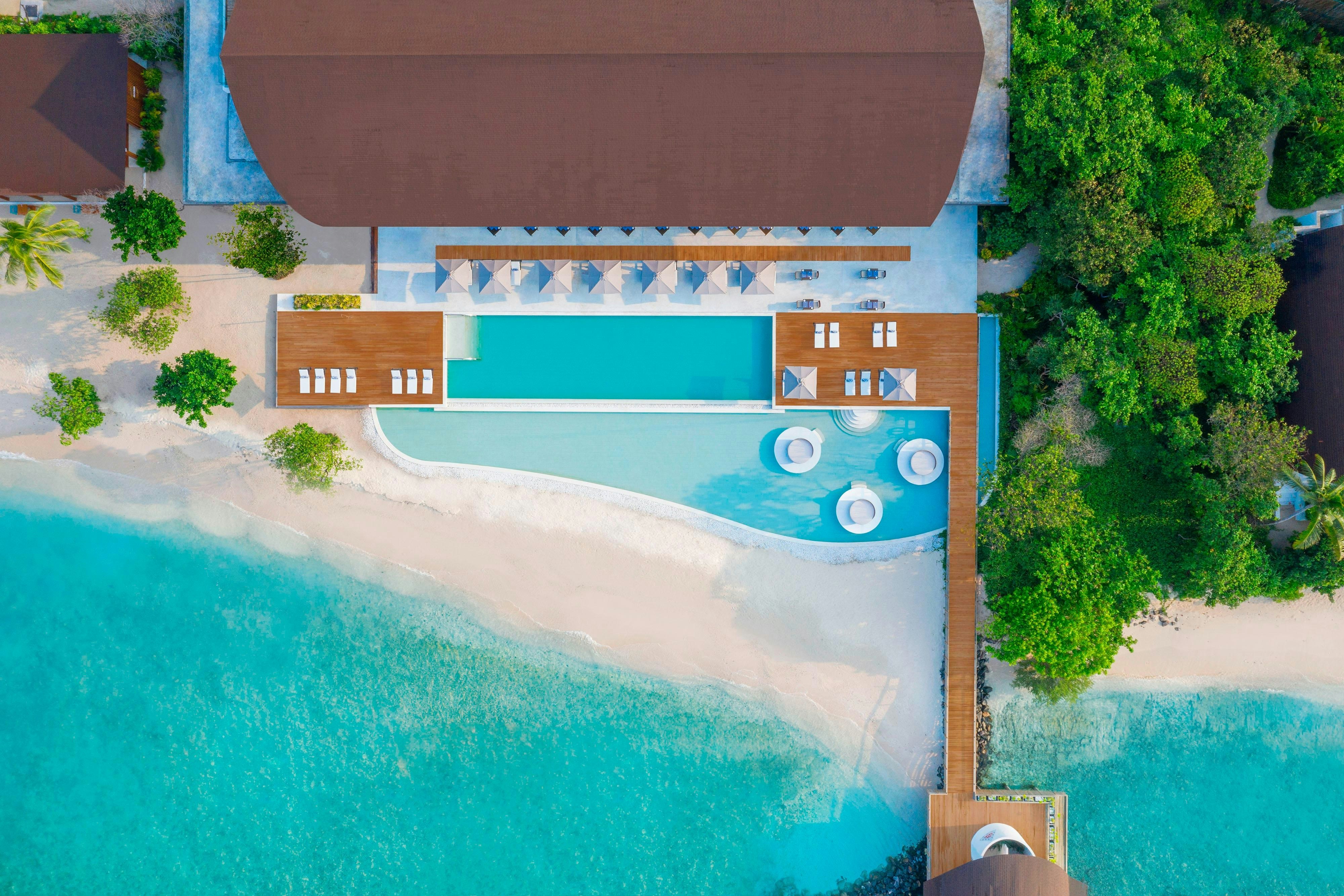 The Westin Maldives Miriandhoo Resort 12/147