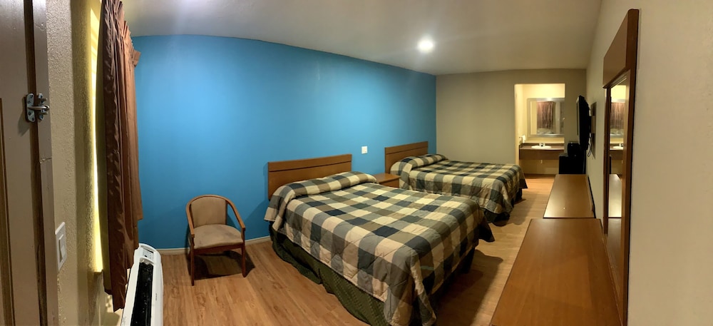 OYO Blue Star Inn 36/65