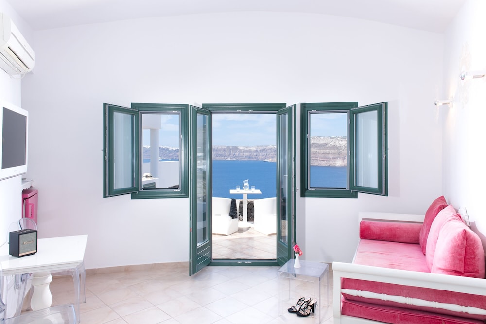 AVANT GARDE SUITES 55/82