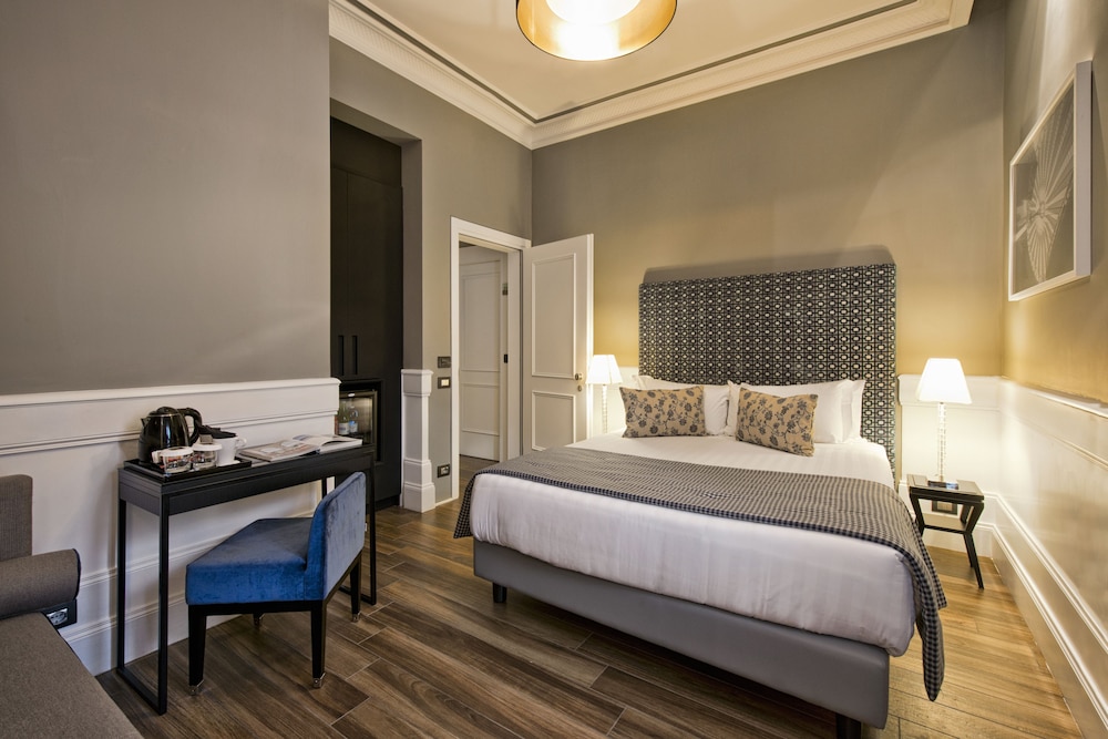 The Independent Suites 10/51