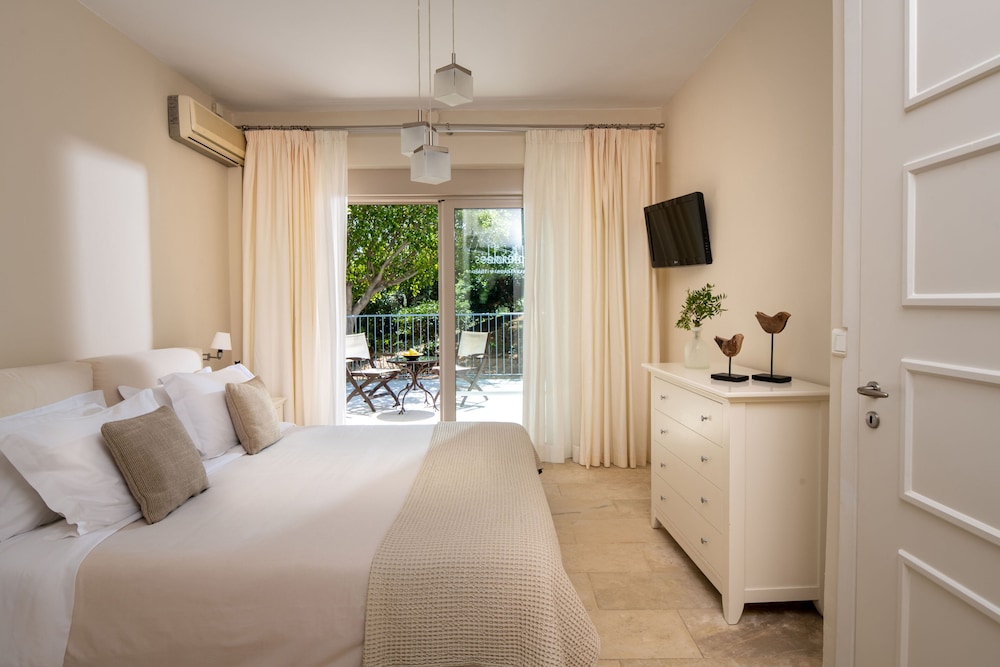 Pleiades Luxurious Villas 9/48