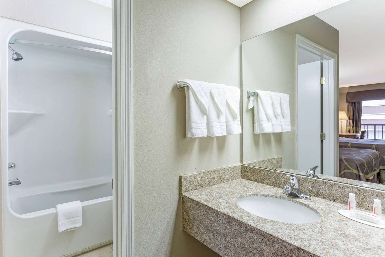 Super 8 By Wyndham Orangeburg 20/22