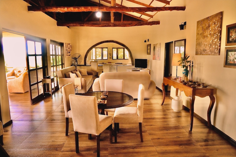 Pink Flamingo Boutique Hotel 36/48