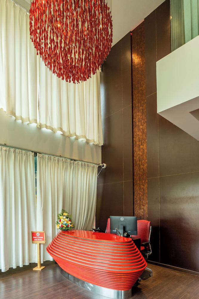 Fahrenheit Hotel 7/50