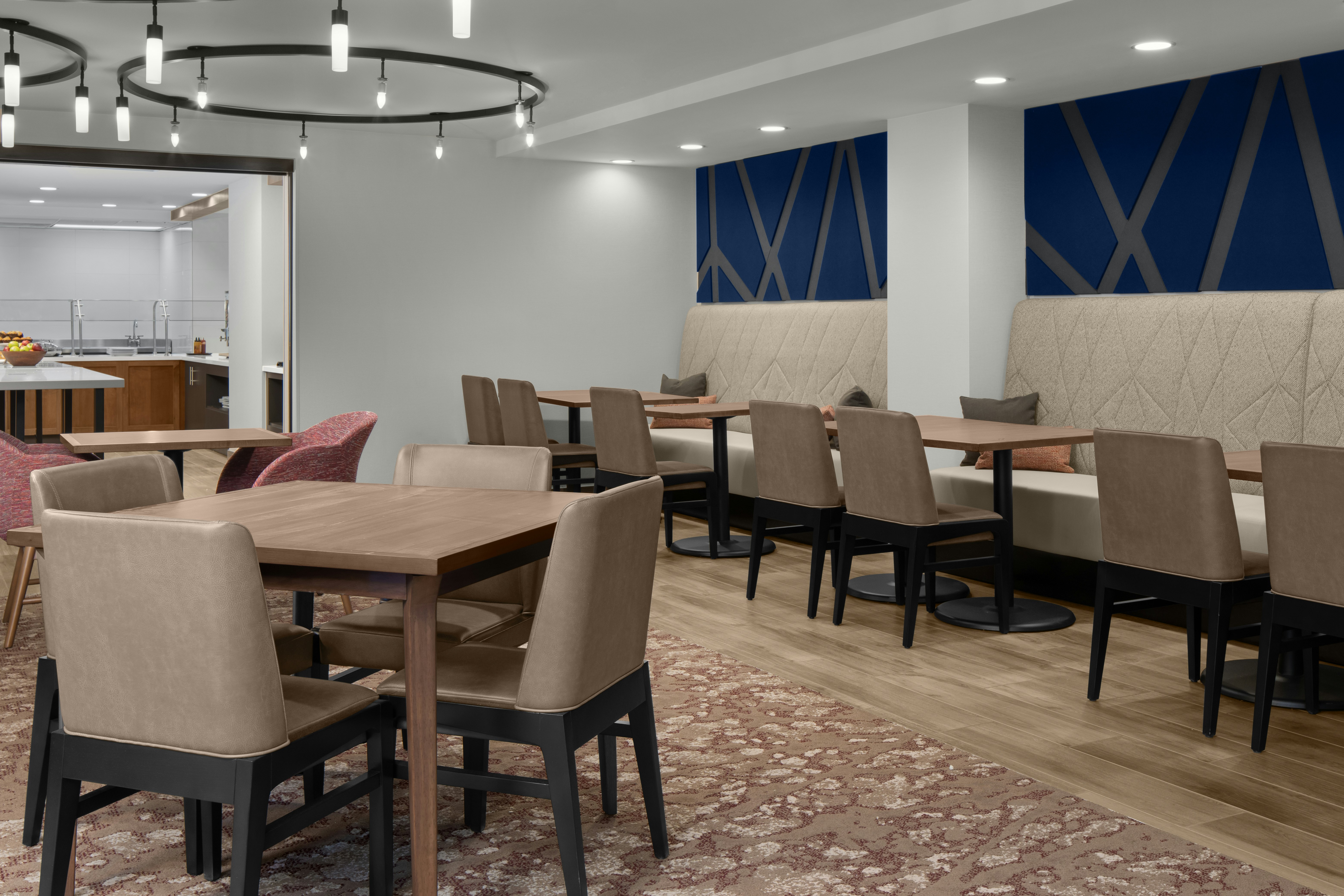 Hilton Garden Inn Bethesda Downtown 50/76