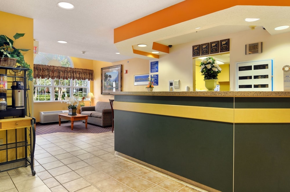 Hometown Inn Suites Jacksonville Butler Blvd Southpoint 3/39