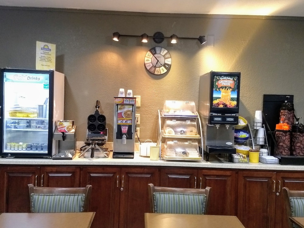 Days Inn by Wyndham Willmar 30/33