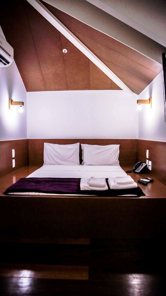 Villa 25 Hostel & Suites 42/69