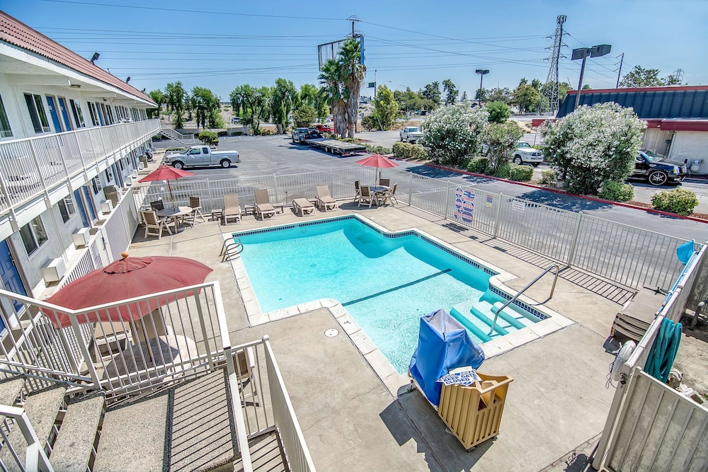 Motel6 Stockton, CA - Charter Way West 14/32