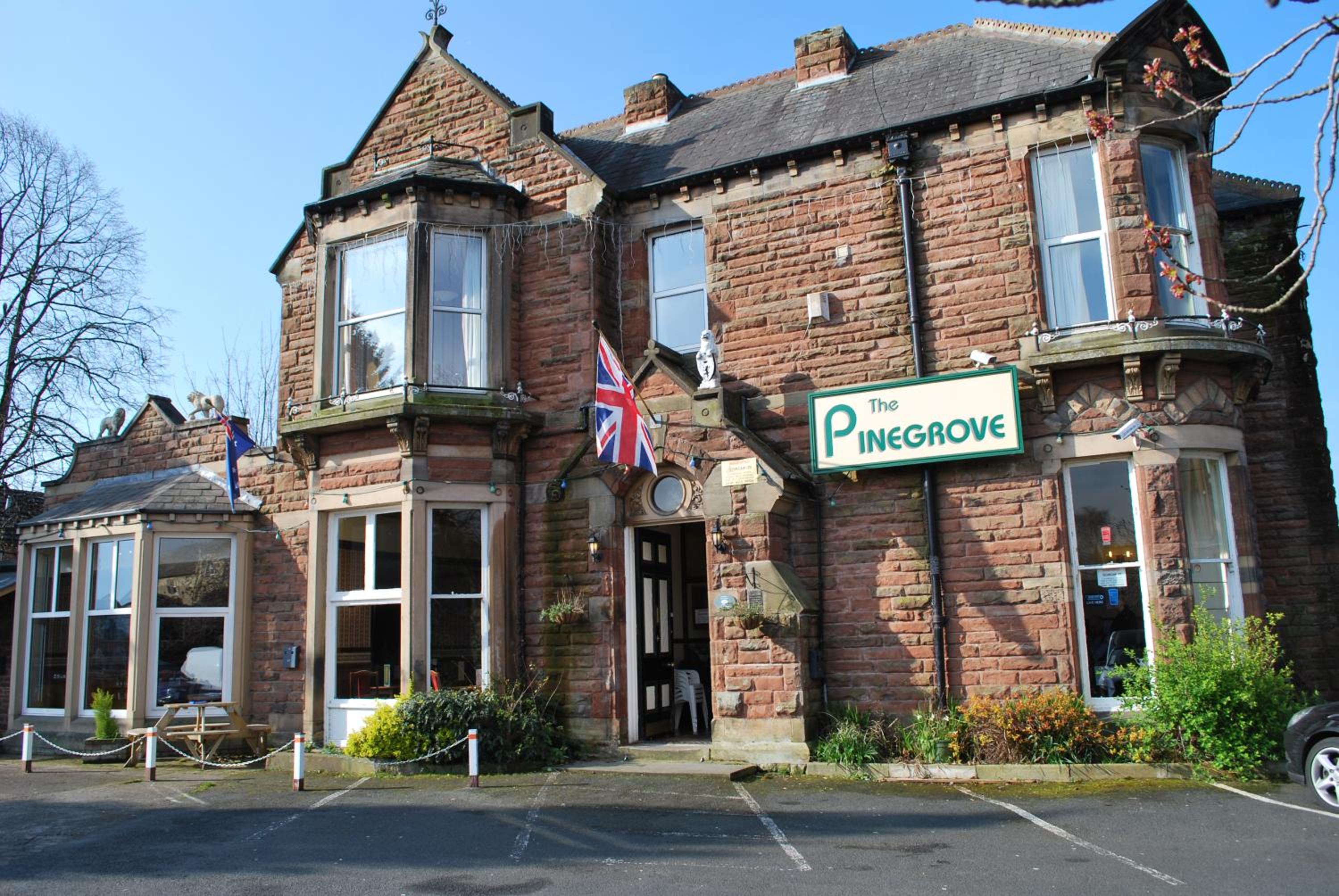 Pinegrove Hotel 26/28