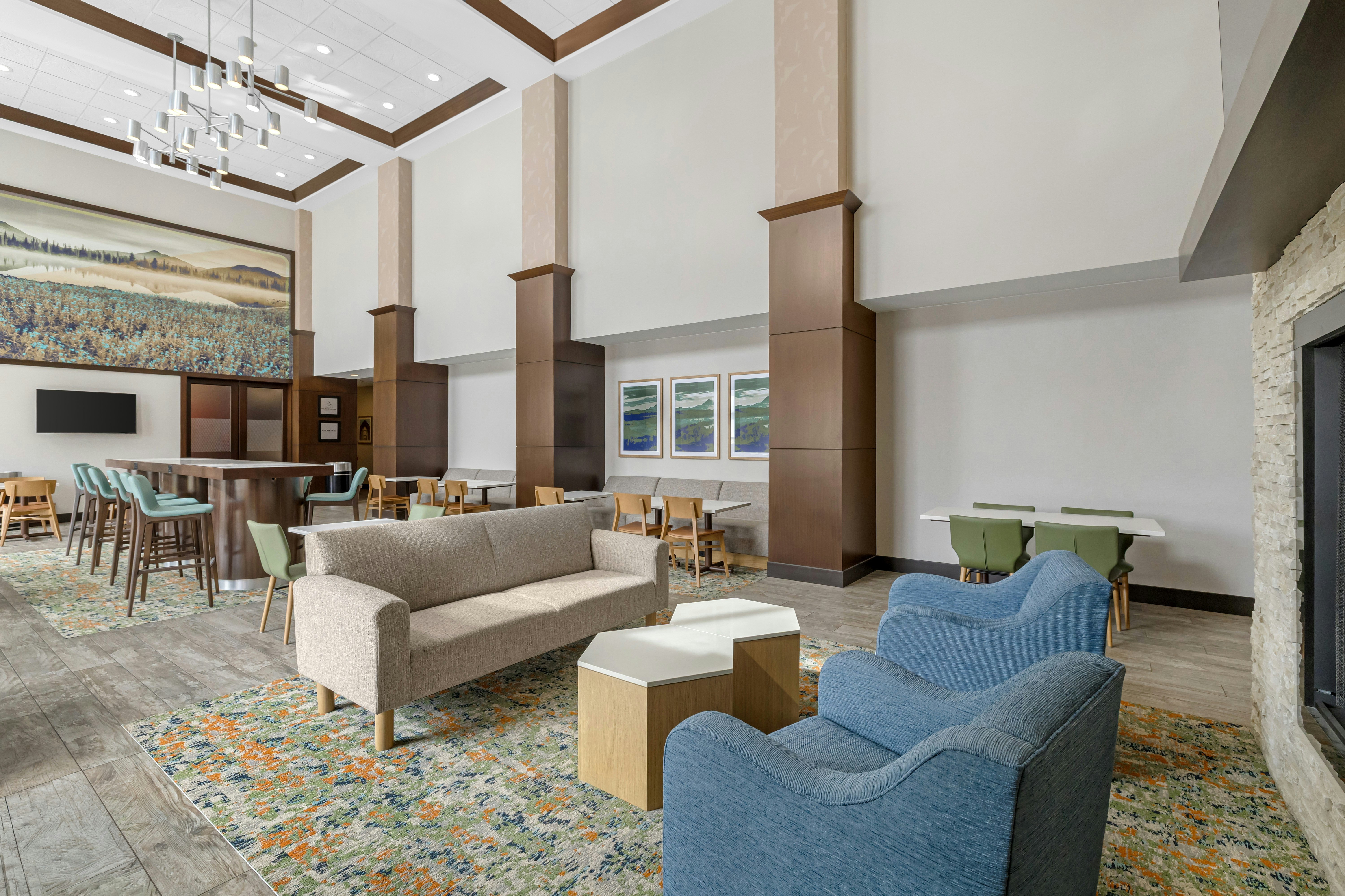 Hampton Inn Suites Bend 33/48