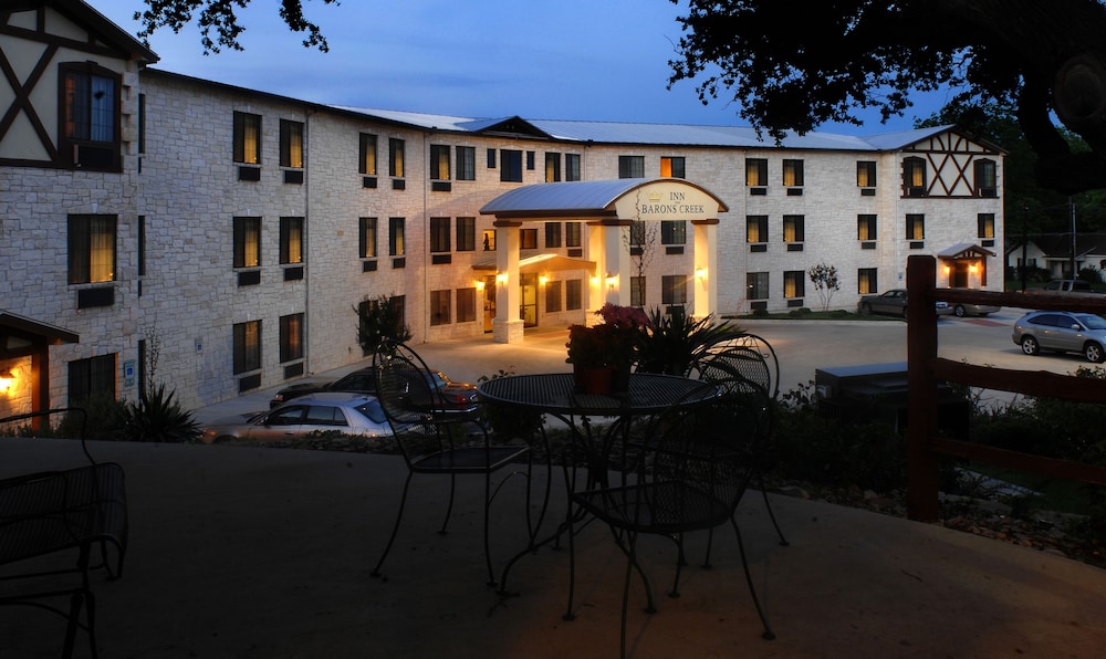 Inn On Barons Creek 8/43