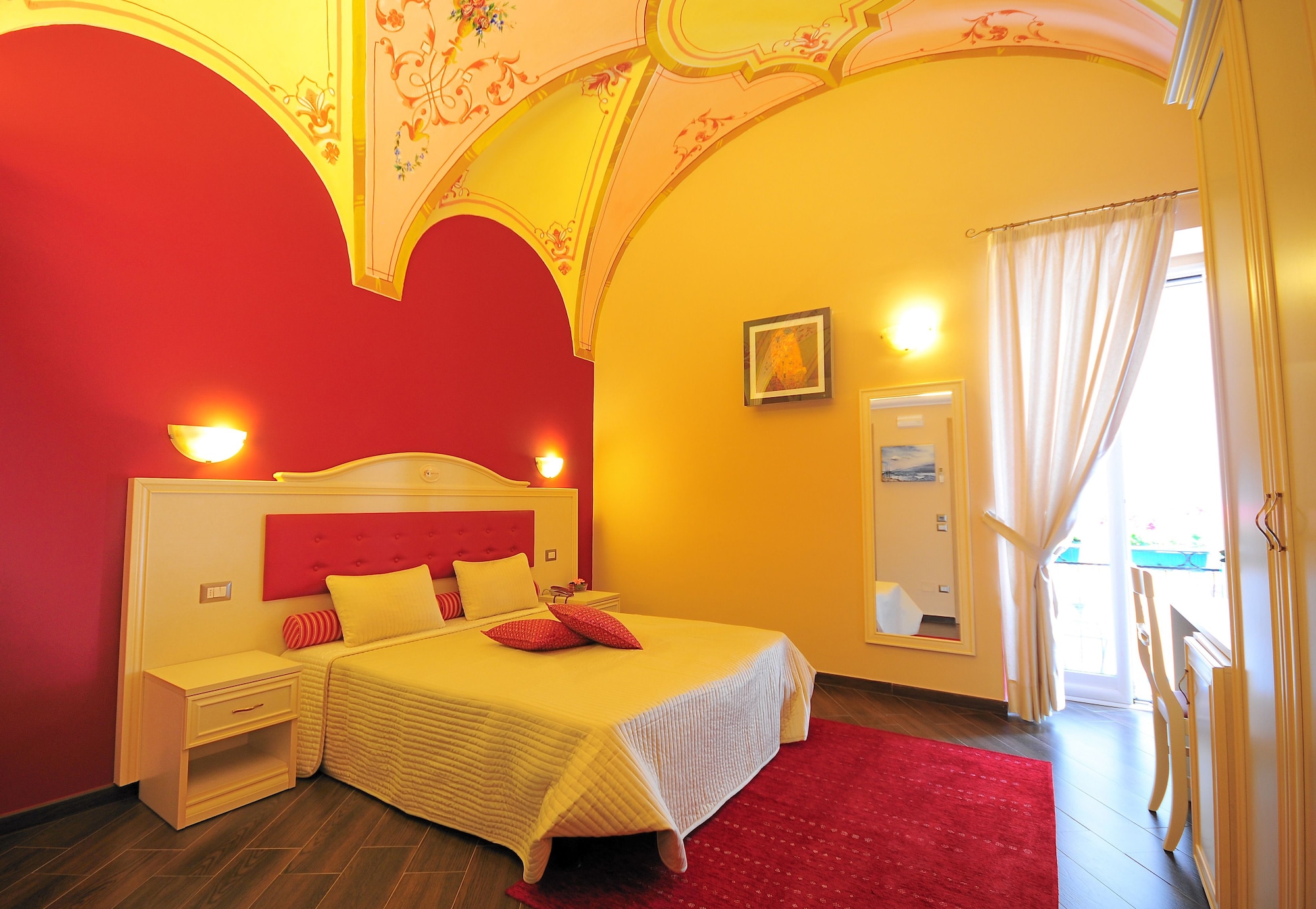 DELUXE, DOUBLE BED