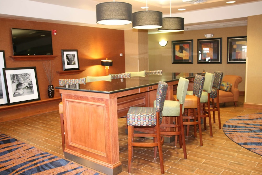 Hampton Inn Hutchinson 32/40