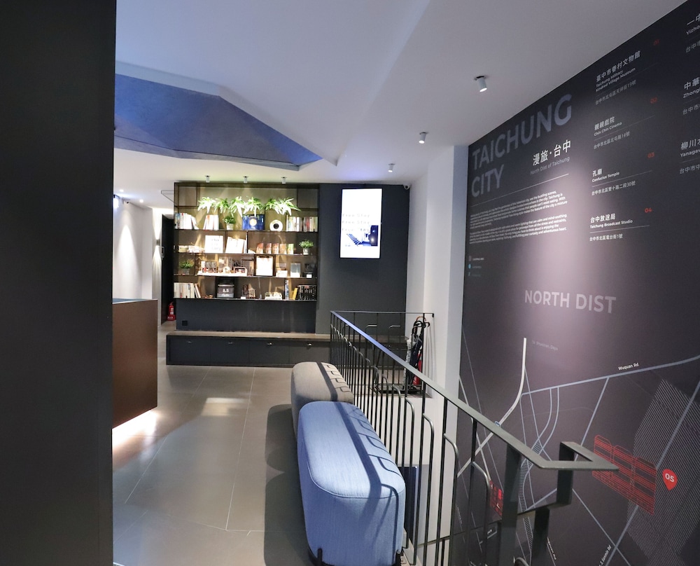 Slow Town Hotel 4/67