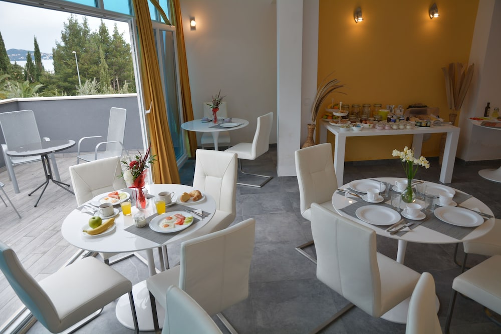 Villa Avantgarde 33/50